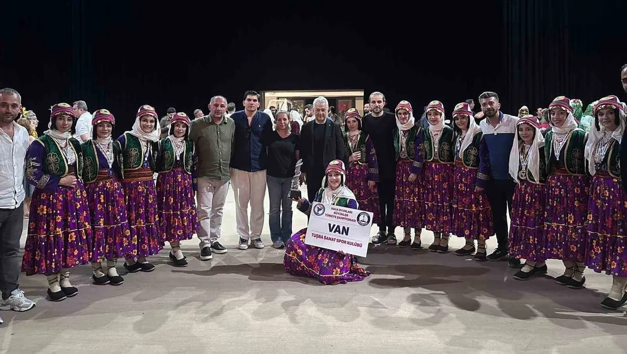 TÜRKİYE HALK OYUNLARI FEDERASYONU TARAFINDAN DÜZENLENEN YARIŞMADA, TUŞBA SANAT SPOR KULÜBÜ ÜST...