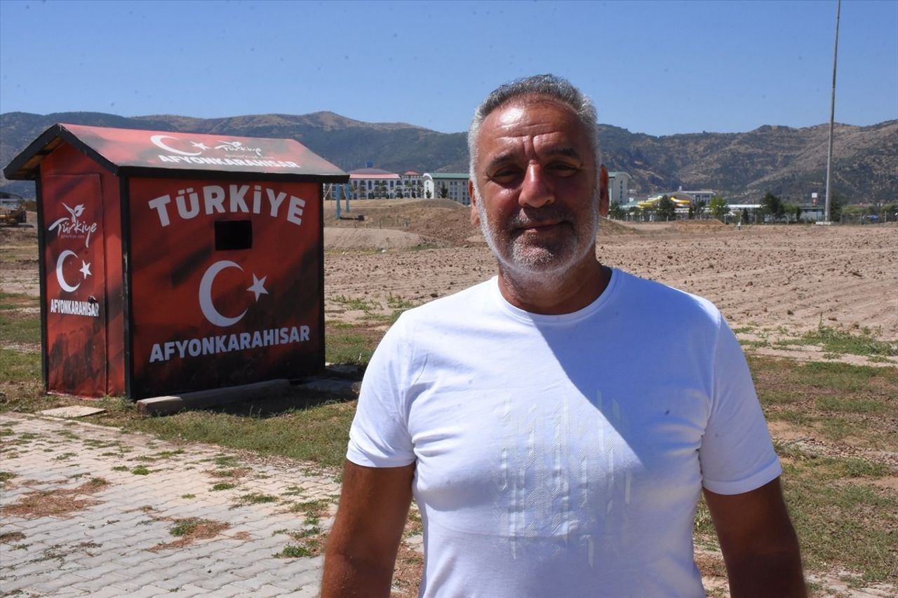 Türkiye Motosiklet Federasyonu Başkan Vekili Ogün Baysan, Dünya Motokros Şampiyonası'nda seyirci...