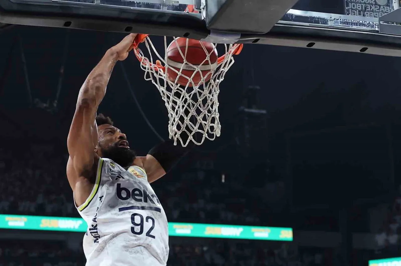 TÜRKİYE SİGORTA BASKETBOL SÜPER LİGİ PLAY-OFF FİNAL SERİSİ 3. MAÇINDA FENERBAHÇE, DEPLASMANDA...