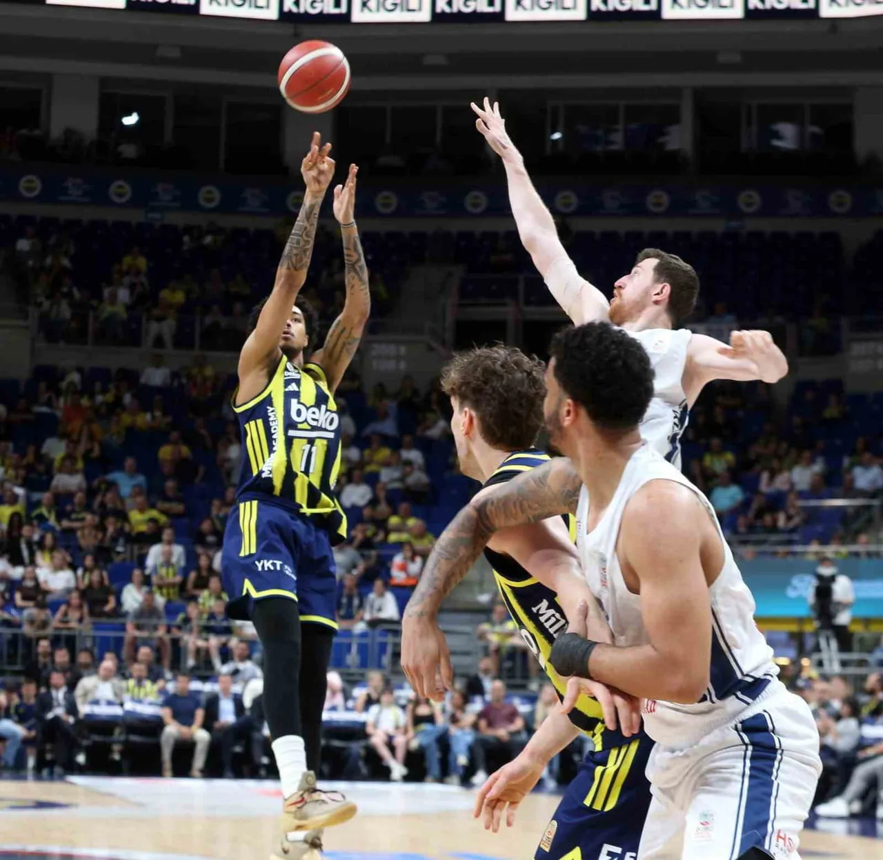 TÜRKİYE SİGORTA BASKETBOL SÜPER LİGİ PLAY-OFF YARI FİNAL SERİSİ İLK MAÇINDA FENERBAHÇE BEKO, A....
