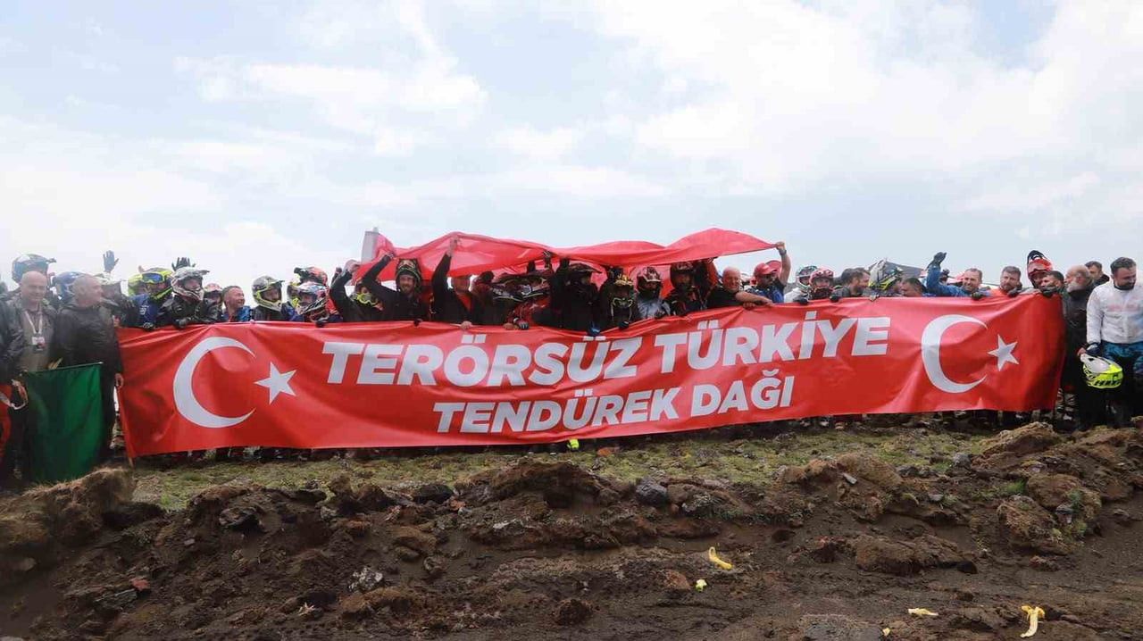TÜRKİYE'NİN 22 İLİNDEN GELEN 121 SPORCU, DİYADİN KANYONU VE TENDÜREK DAĞI'NIN ZORLU PARKURLARINDA...