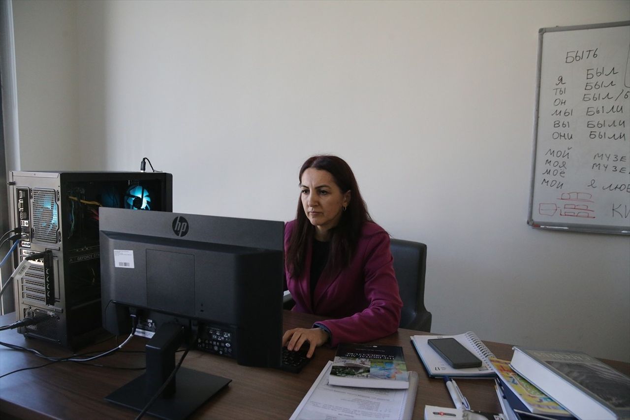 Türkiye'ye üniversite eğitimi için 25 yıl önce Kazakistan'dan gelen Ahıska Türkü akademisyen Doç....