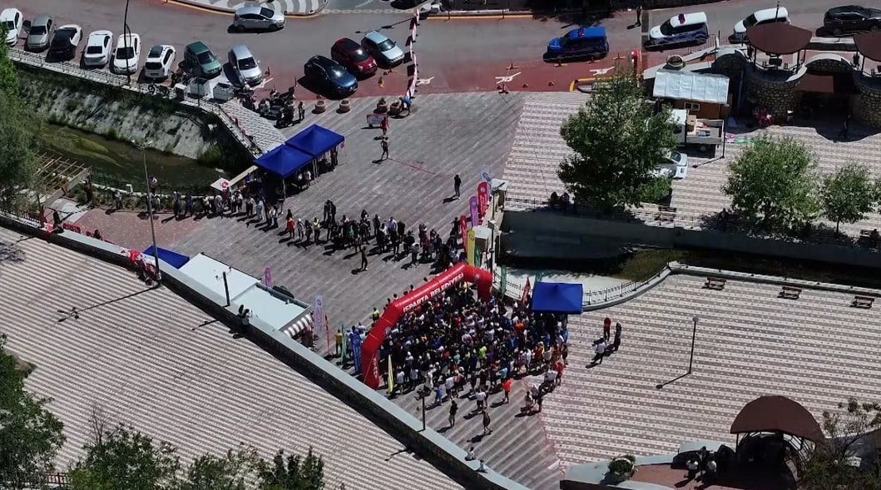 TÜRKİYE’NİN GÜL BAHÇESİ OLARAK BİLİNEN ISPARTA’DA BU YIL BÜYÜK BİR COŞKU İLE KUTLANAN ULUSLARARASI...