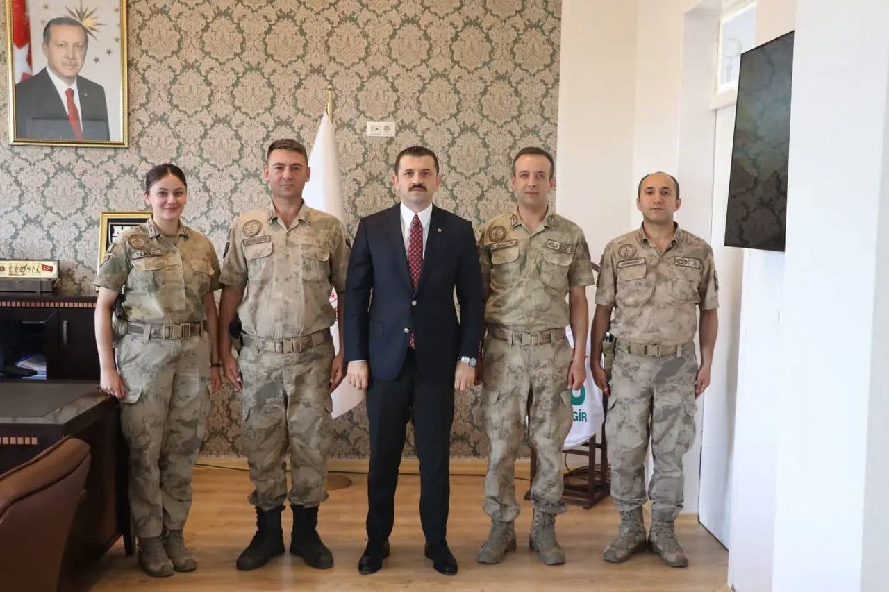 TUTAK KAYMAKAMI AHMET COŞKUN, TAYİNLERİ DOLAYISIYLA İLÇEDEN AYRILACAK OLAN TUTAK İLÇE JANDARMA...
