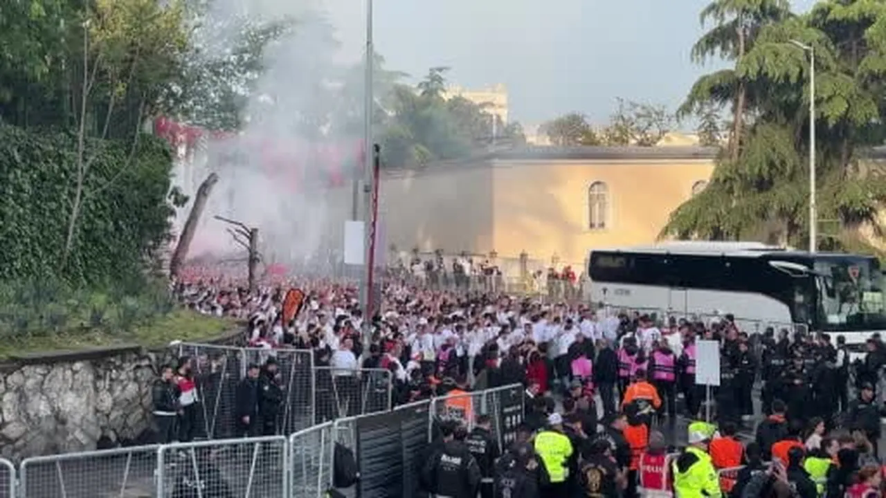 UEFA Avrupa Ligi finalinde Aston Villa ile karşılaşacak olan Freiburg’da Alman taraftarlar...