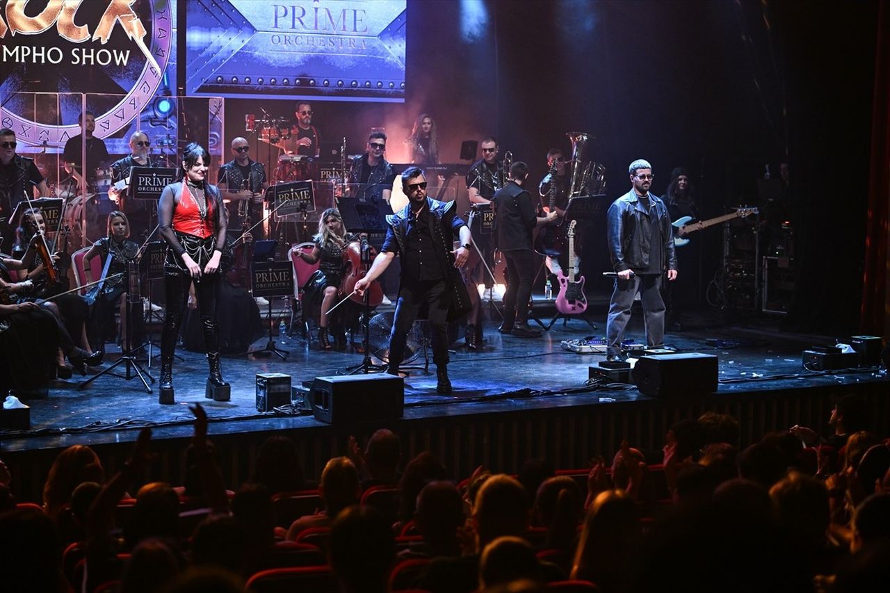 Ülkelerindeki savaştan etkilenen insanlara yardım etmek için Avrupa'nın çeşitli kentlerinde konser...