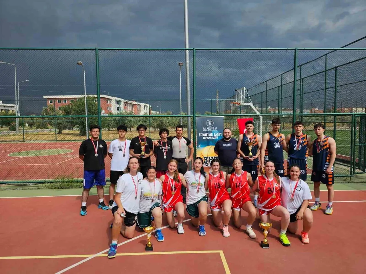 ULUSAL SPOR PROJELERİ KAPSAMINDA AYDIN’DA DÜZENLENEN 3X3 BASKETBOL VE 5X5 FUTBOL TURNUVALARI, GENÇ...
