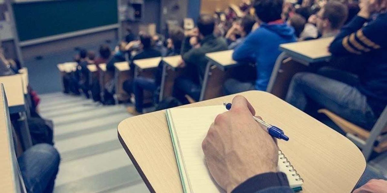 Üniversitelerin ders programları