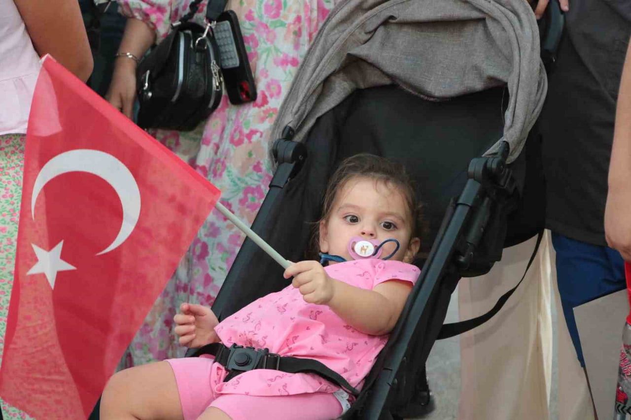 UŞAK'TA 15 TEMMUZ DEMOKRASİ VE BİRLİK GÜNÜ, DÜZENLENEN FARKLI ETKİNLİKLERLE KUTLANDI.