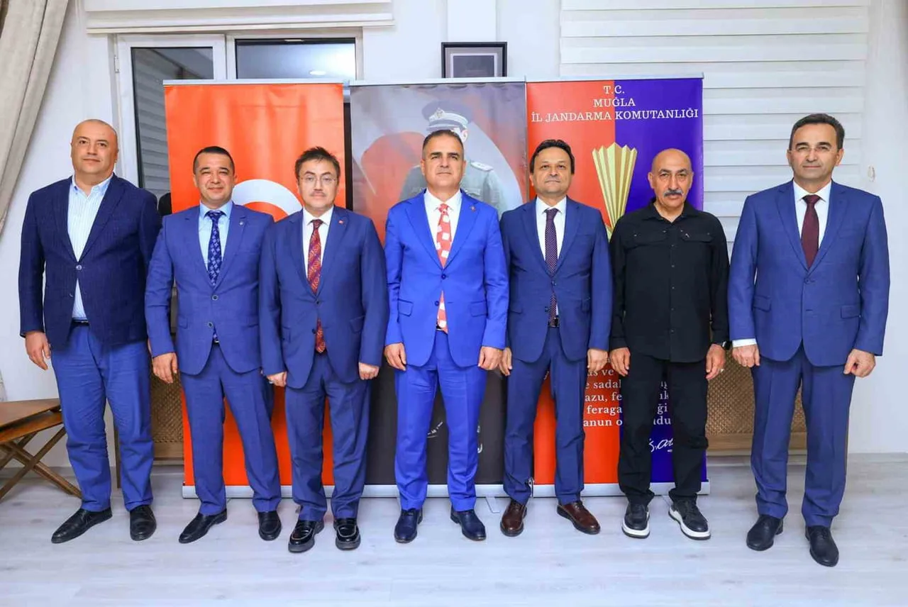 VALİ AKBIYIK, TAYİNİ ÇIKAN YARGI MENSUPLARI İÇİN DÜZENLENEN VEDA PROGRAMINA KATILDI
