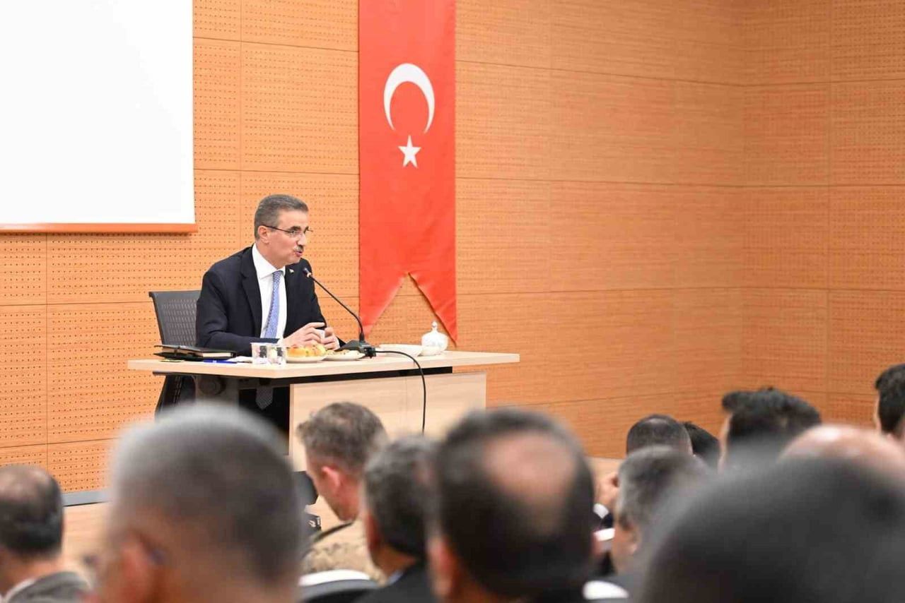 VALİ AYDIN BARUŞ BAŞKANLIĞINDA İL İDARE ŞUBE BAŞKANLARI TOPLANTISI GERÇEKLEŞTİRİLDİ.