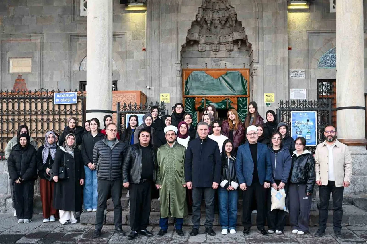 VALİ AYDIN BARUŞ, İL MÜFTÜSÜ YAŞAR ÇAPCI İLE BİRLİKTE ÇEDES PROJESİ KAPSAMINDA DÜZENLENEN "5...