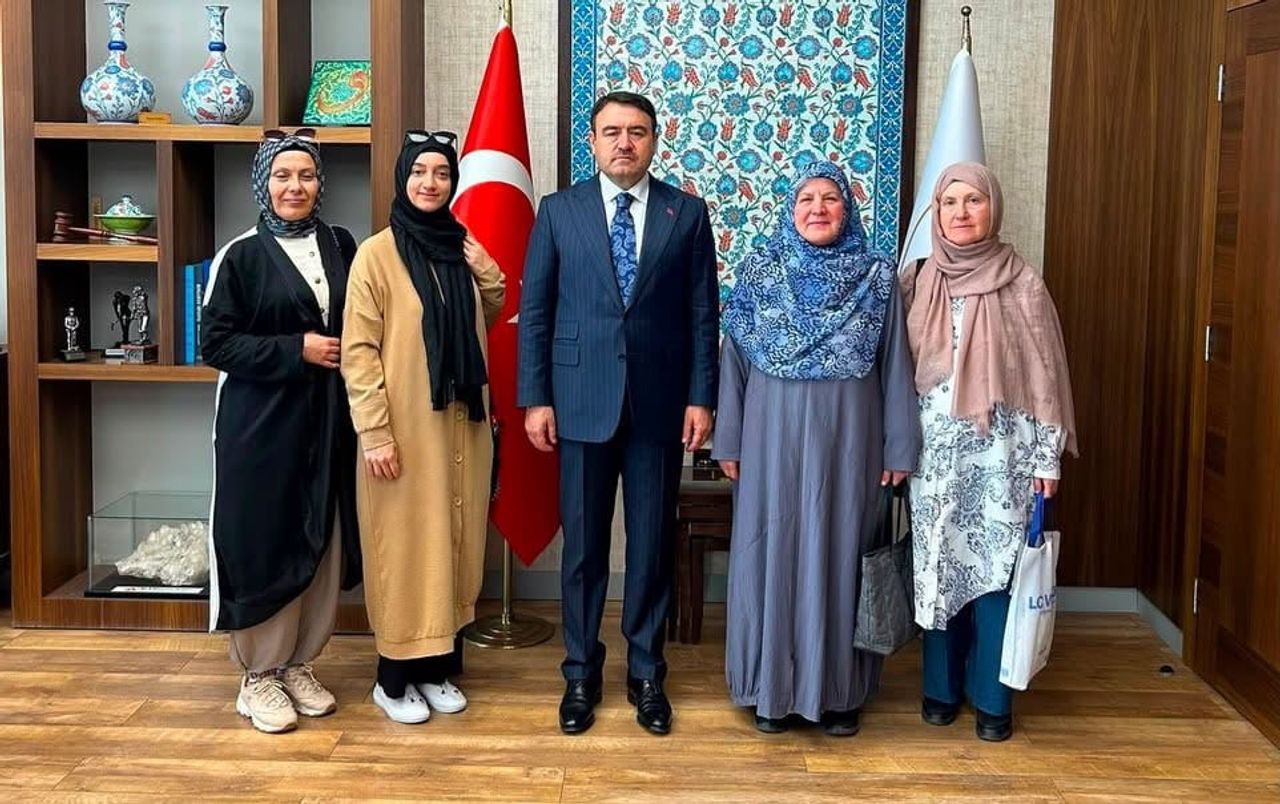 VALİ MUSA IŞIN, "MANEVİ YÖNÜYLE KÜTAHYA" KİTABININ HAZIRLAYICILARINI AĞIRLADI