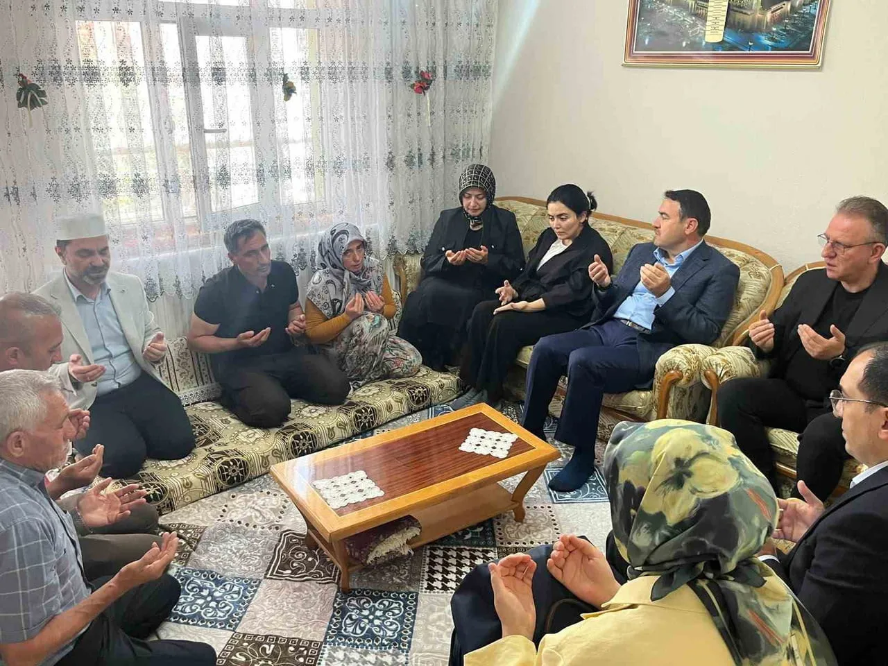 VALİ MUSA IŞIN’DAN MUHAMMET ÇAKICI’NIN AİLESİNE ANLAMLI TAZİYE ZİYARETİ
