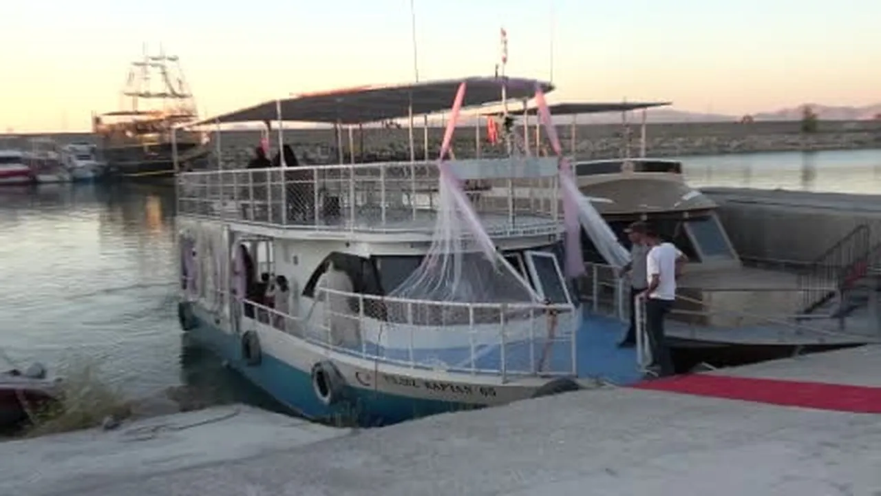 Van Gölü'nün ilk kadın kaptanı: Dümen artık ona emanet