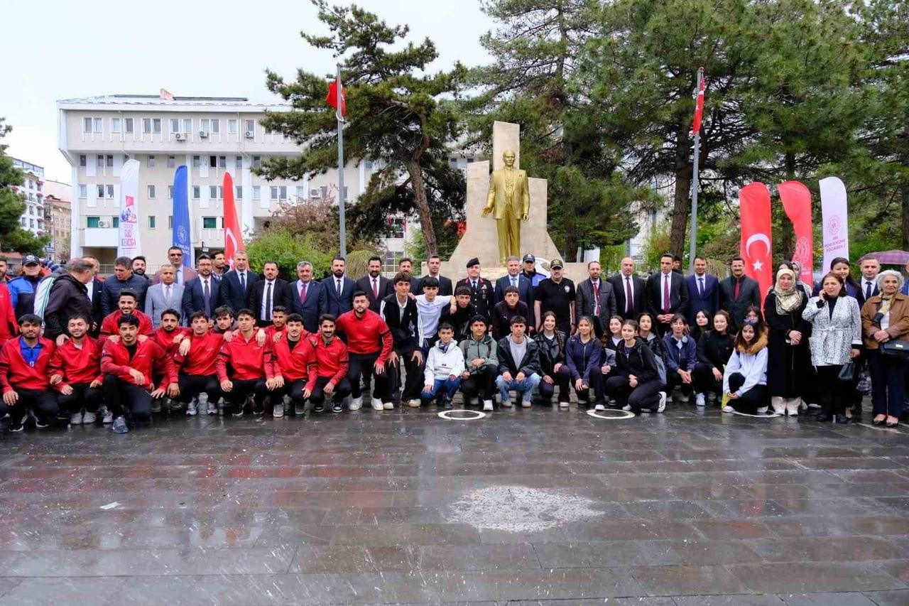 VAN'DA 19 MAYIS ATATÜRK'Ü ANMA, GENÇLİK VE SPOR BAYRAMI KUTLAMALARI, GENÇLİK VE SPOR İL MÜDÜRLÜĞÜ...