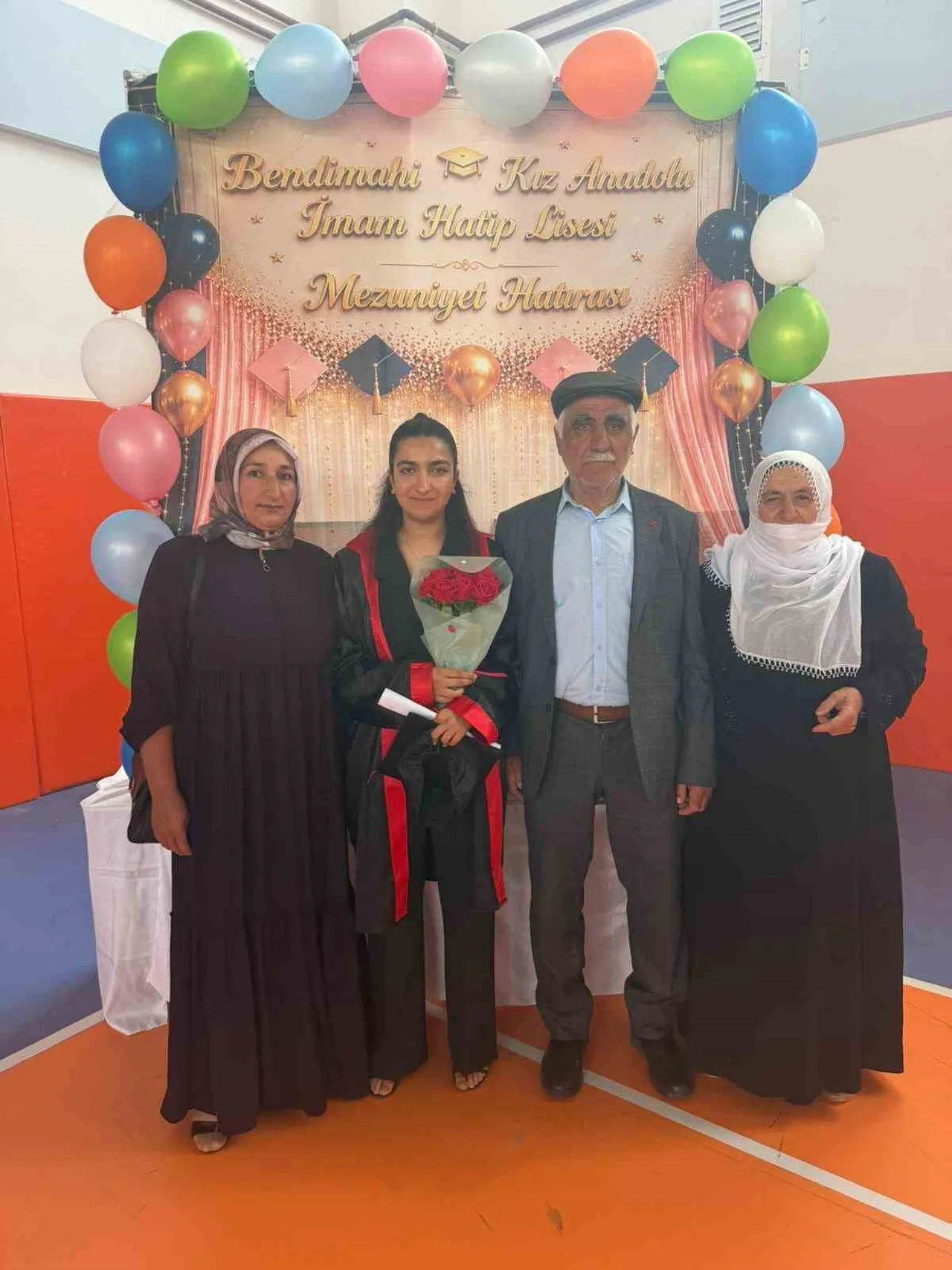VAN'IN MURADİYE İLÇESİNDE BULUNAN BENDİMAHİ KIZ ANADOLU İMAM HATİP LİSESİ TARAFINDAN GELENEKSEL...