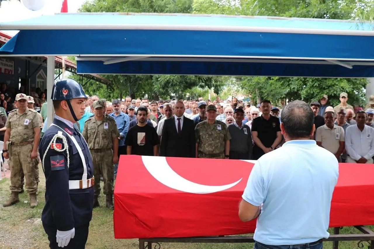 VAN’DA GAZİ OLAN FIRAT SON YOLCULUĞUNA UĞURLANDI