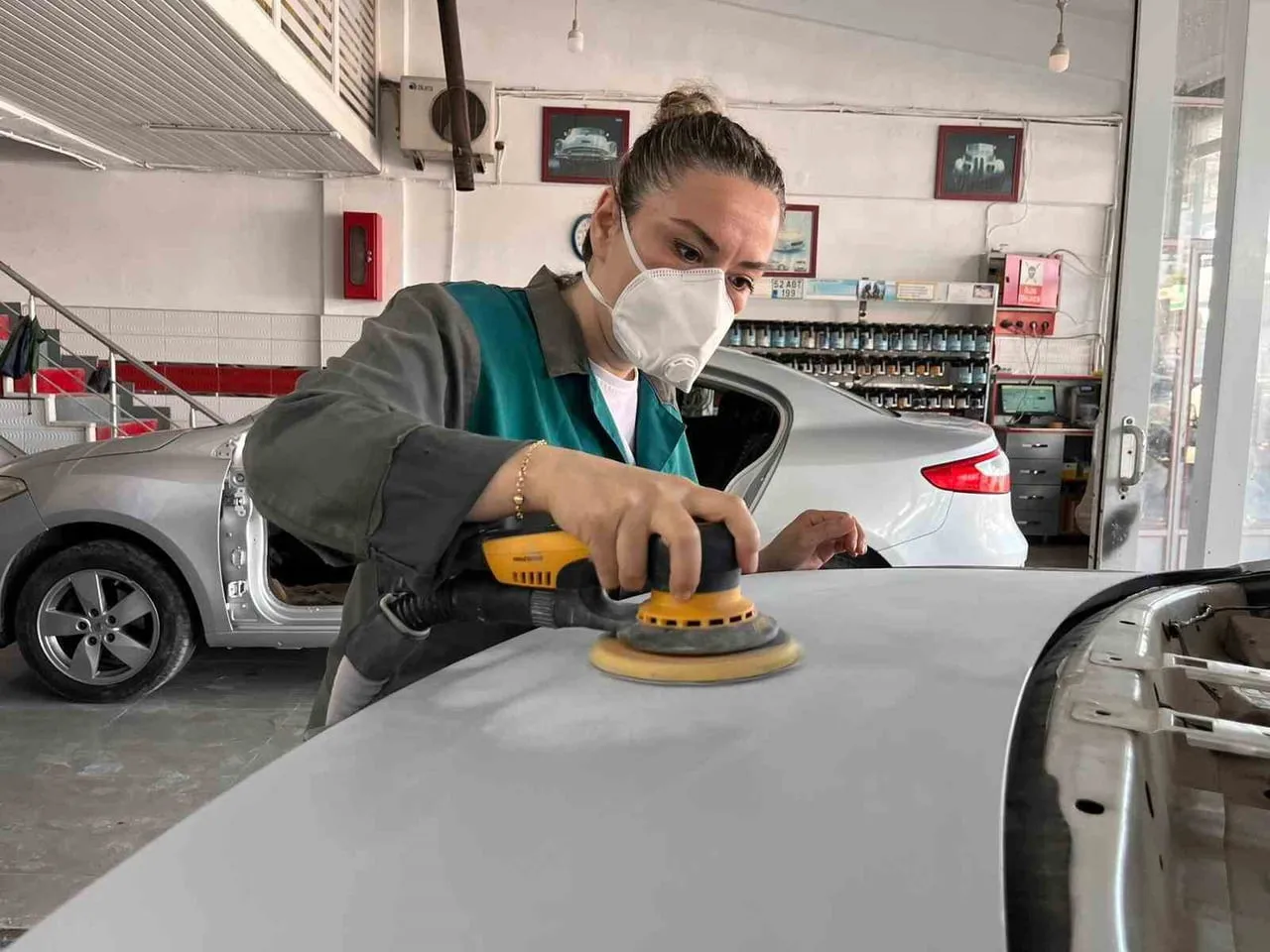 YAKLAŞIK 15 YILDIR OTOMOTİV SEKTÖRÜNDE GÖREV YAPAN, KAPORTA, BOYA VE ASTARLAMA İŞLEMLERİNDE...
