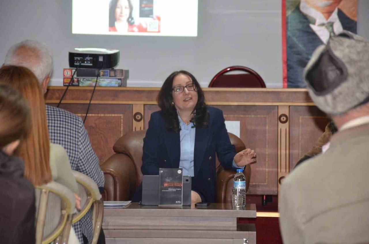 YAZAR HÜLYA BAŞARANGİL DEMİR, BİLECİK'TE OKUYUCUYLA BİR ARAYA GELDİ