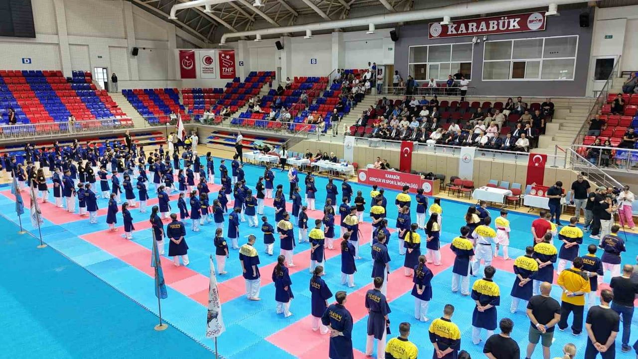 YENİ MAHALLE MERKEZ SPOR SALONU’NDA DÜZENLENEN ŞAMPİYONAYA 13 İLDEN, 22 KULÜPTEN TOPLAM 346 SPORCU...