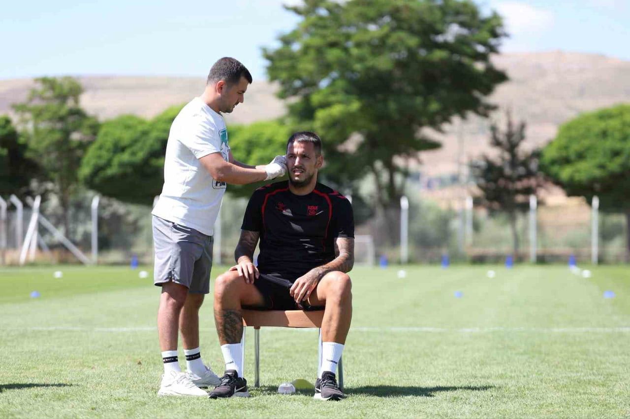 YENİ SEZON İÇİN HAZIRLIKLARINI SÜRDÜREN SİVASSPOR, SİVAS KAMPINDA LAKTAT TESTİNE TABİ...