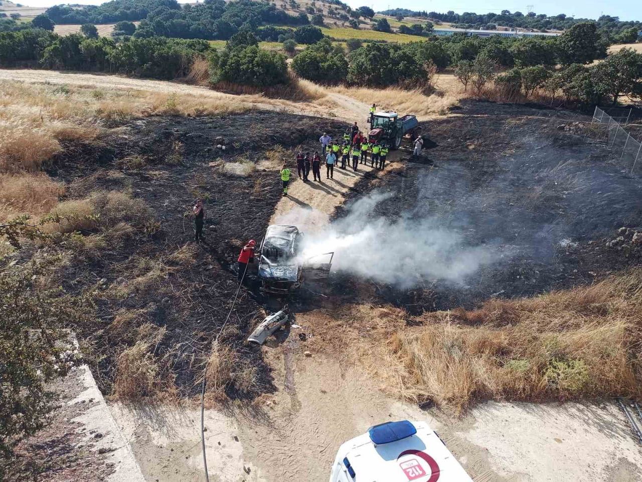 YENİKÖY MEVKİİNDE MEYDANA GELEN KAZADA OTOMOBİL YOLDAN ÇIKARAK ALEV ALDI. UÇAN ARAÇTAN DOLAYI...