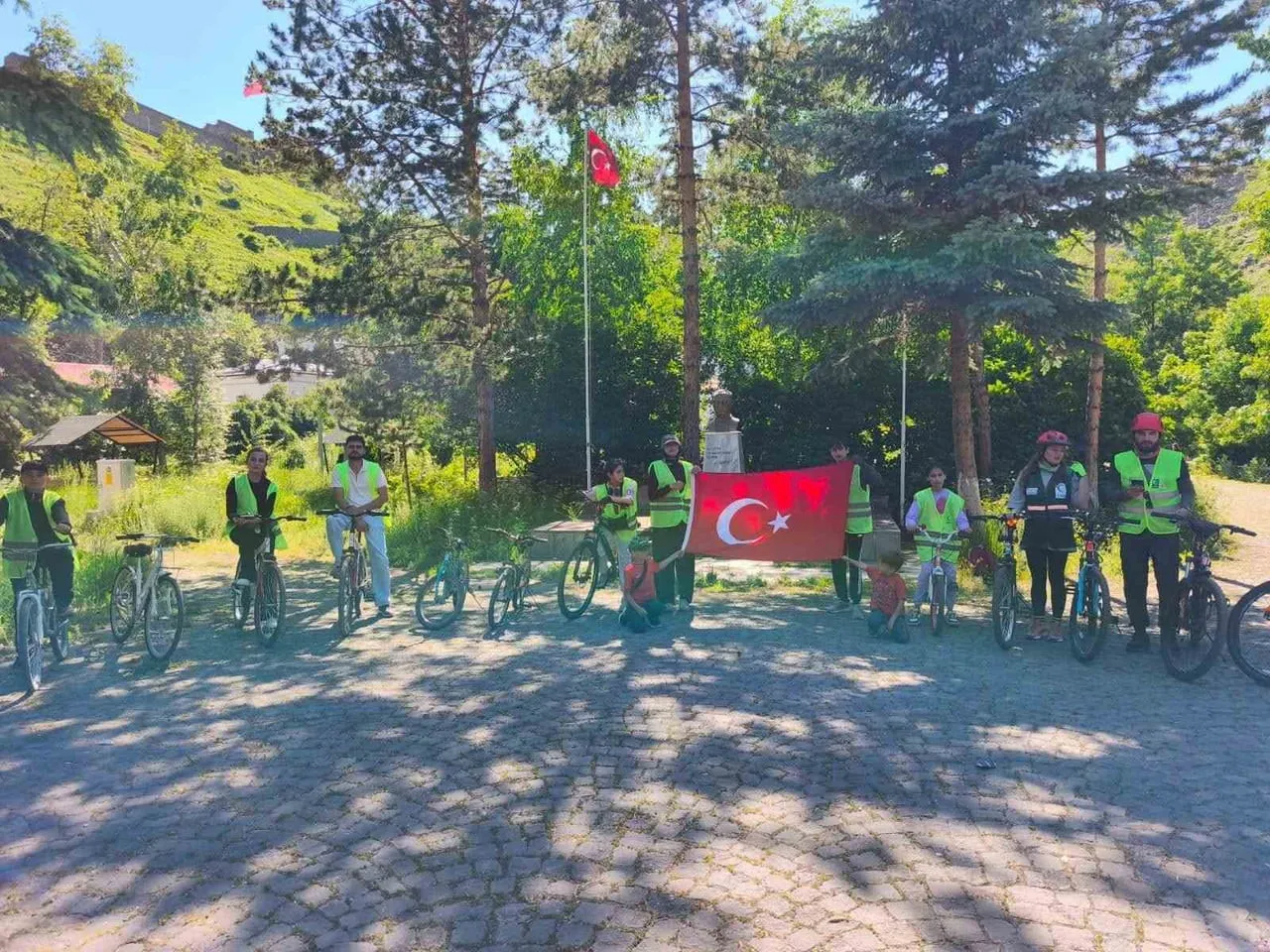 YEŞİLAY KARS ŞUBESİ'NDEN 13. GELENEKSEL BİSİKLET TURU: SAĞLIKLI YAŞAM İÇİN PEDALLAR...