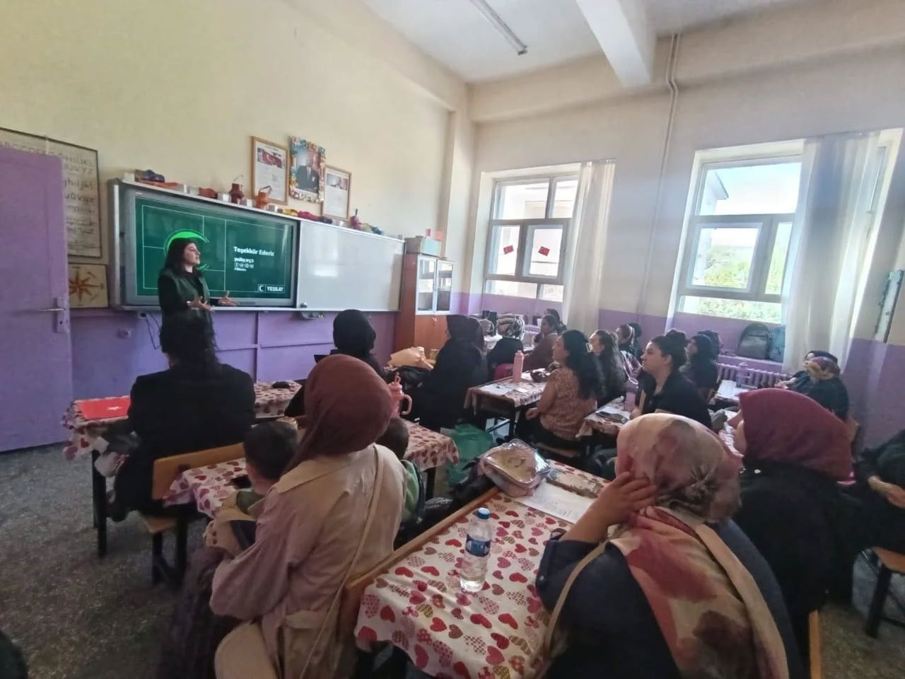 YEŞİLAY KARS ŞUBESİ’NDEN VELİLERE BAĞIMLILIKLA MÜCADELE EĞİTİMİ(KARS-İHA)