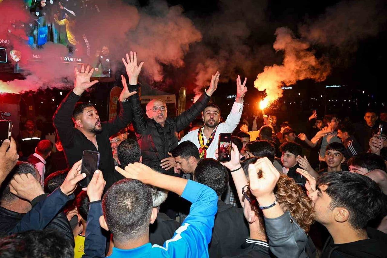 YEŞİLYURTSPOR FİNAL YOLUNDA TARİH YAZDI