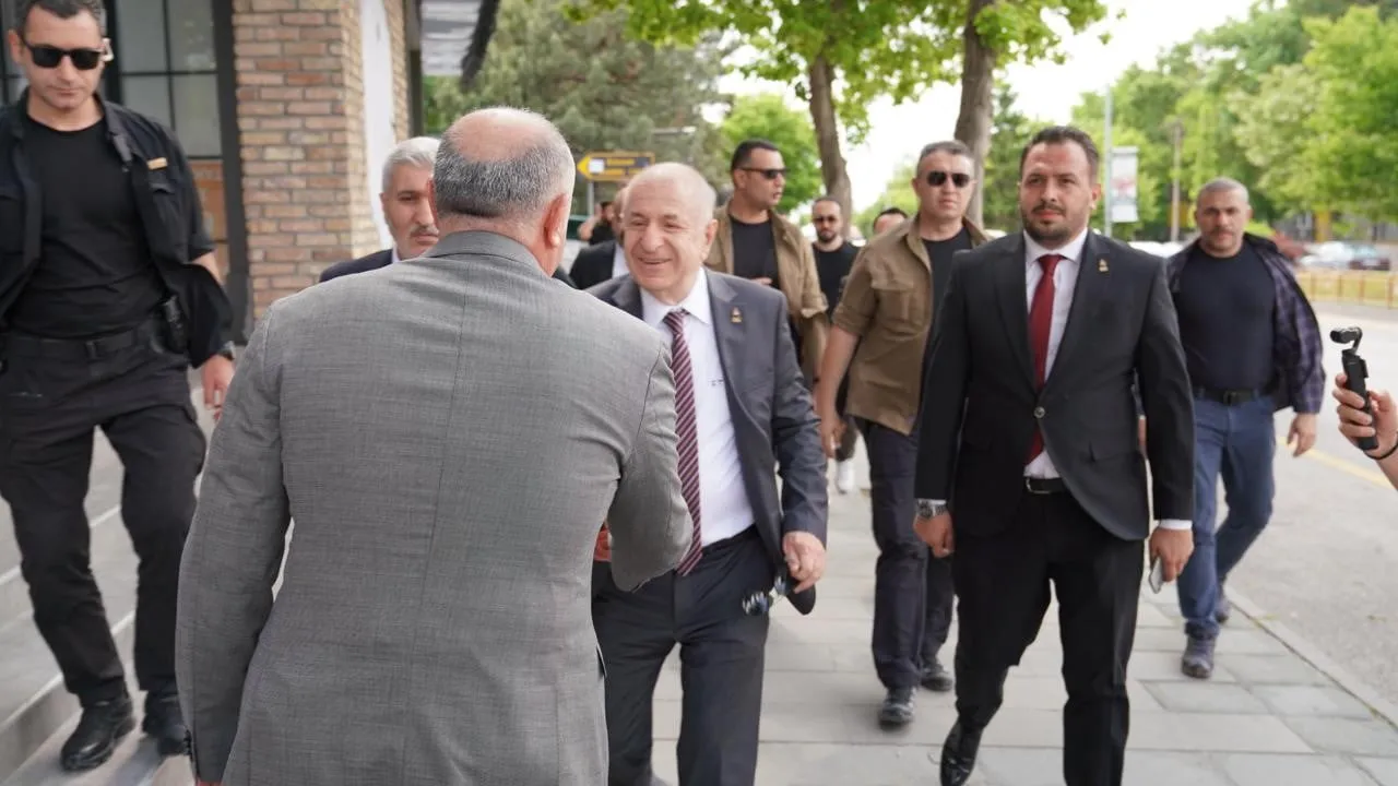 ZAFER PARTİSİ GENEL BAŞKANI SAYIN PROF. DR. ÜMİT ÖZDAĞ VE BERABERİNDEKİ HEYET, ERZURUM PROGRAMI...
