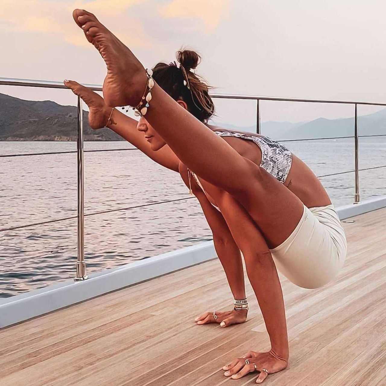 Zeynep Tokuş yoga görüntüleri