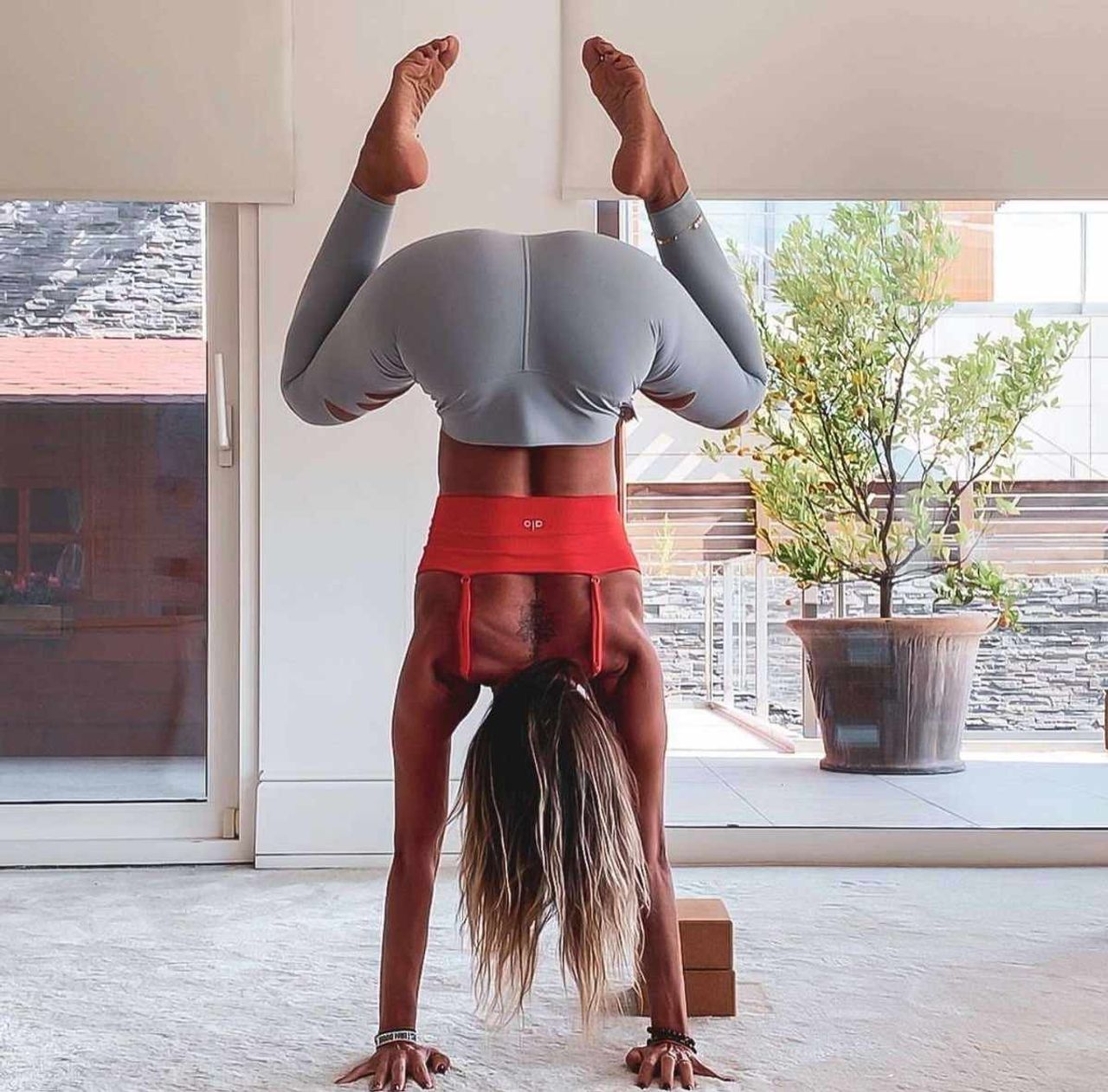 Zeynep Tokuş yoga görüntüleri
