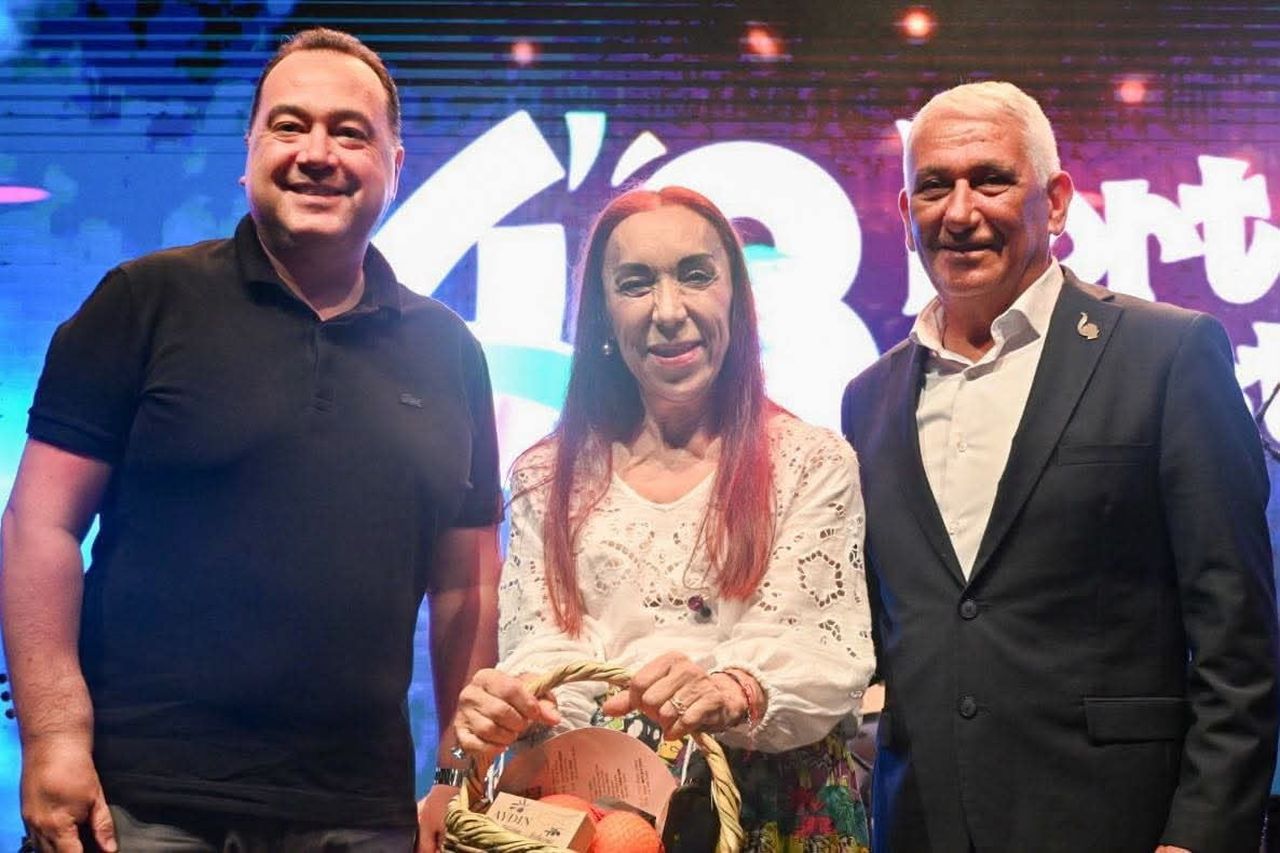ZİYARET PROGRAMI KAPSAMINDA İKİ BELEDİYE BAŞKANI, FESTİVAL SAHNESİNDE YER ALAN ÜNLÜ SANATÇI LEMAN...