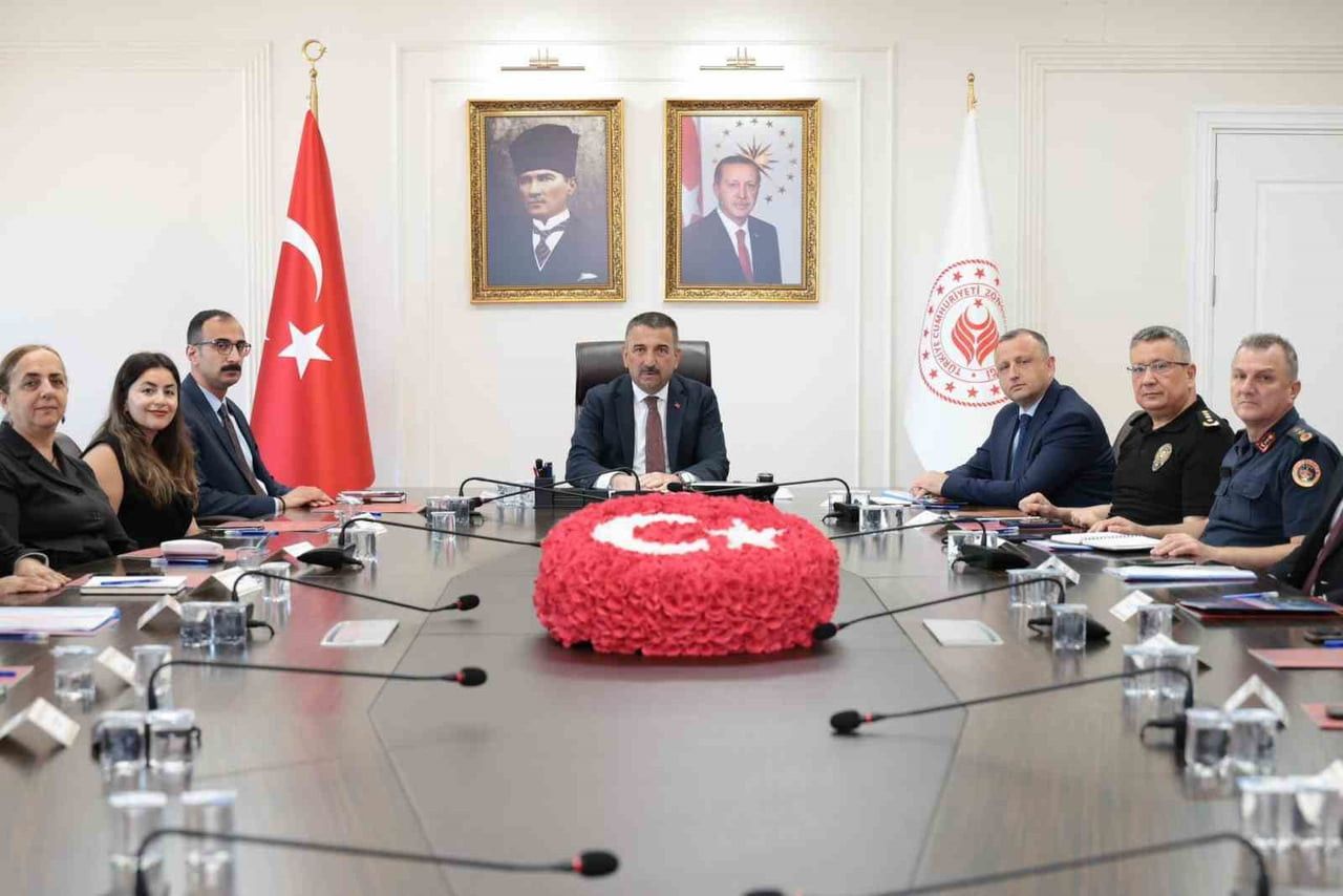 ZONGULDAK VALİSİ OSMAN HACIBEKTAŞOĞLU BAŞKANLIĞINDA, KADINA YÖNELİK ŞİDDETLE MÜCADELE İL...