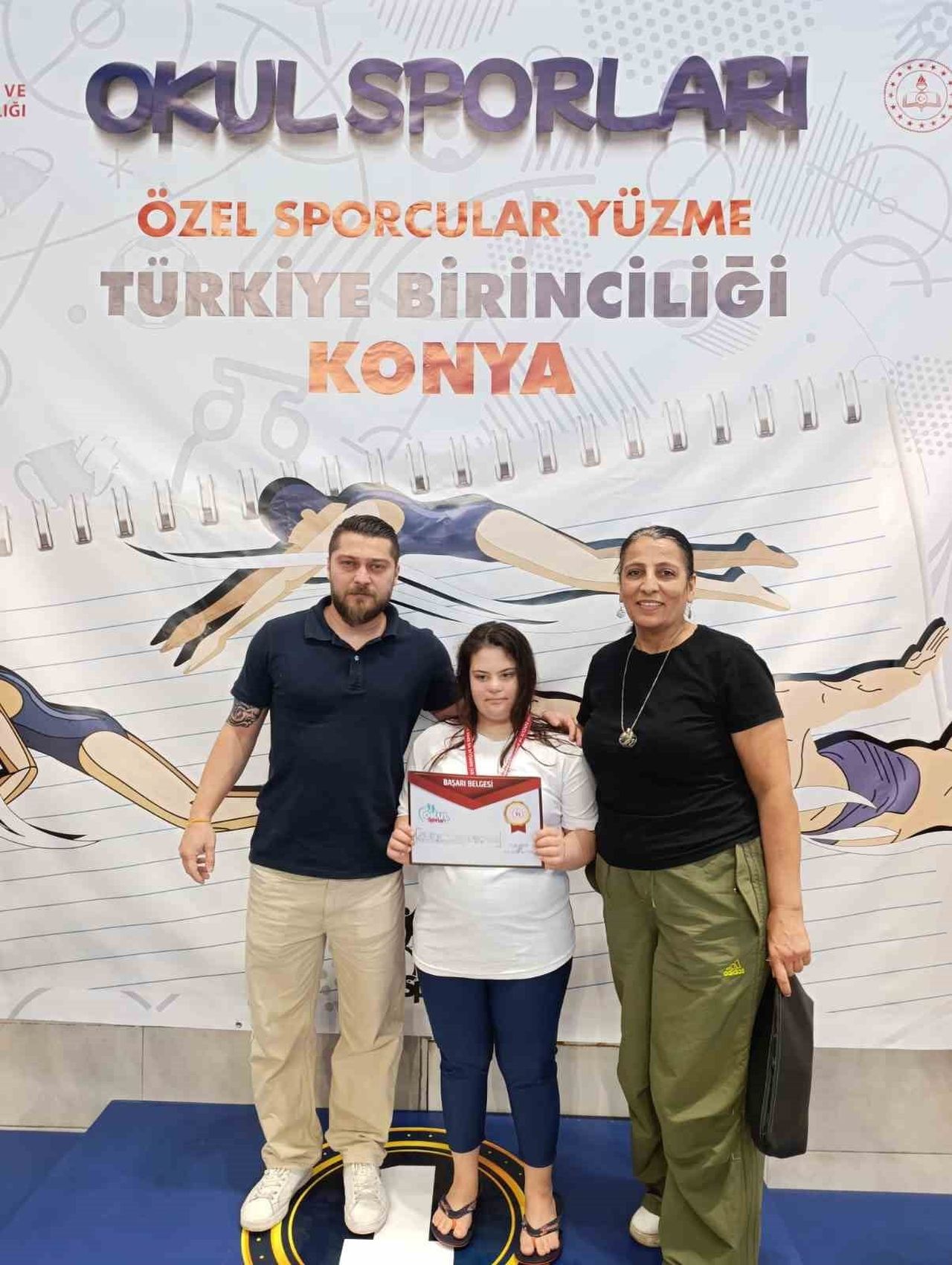 ZONGULDAK'TA LÖSEMİYİ YENDİKTEN SONRA YÜZMEYE BAŞLAYAN 14 YAŞINDAKİ DOWN SENDROMLU MASAL ÇELİK...