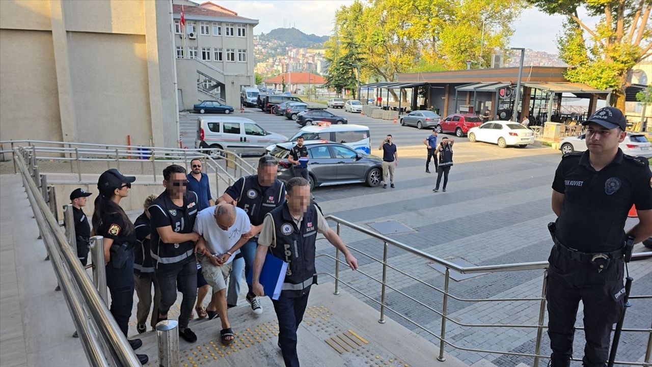 Zonguldak'ta "indirimli tatil" vaadiyle dolandırıcılık yapan kadın tutuklandı, eşi adli kontrolle...