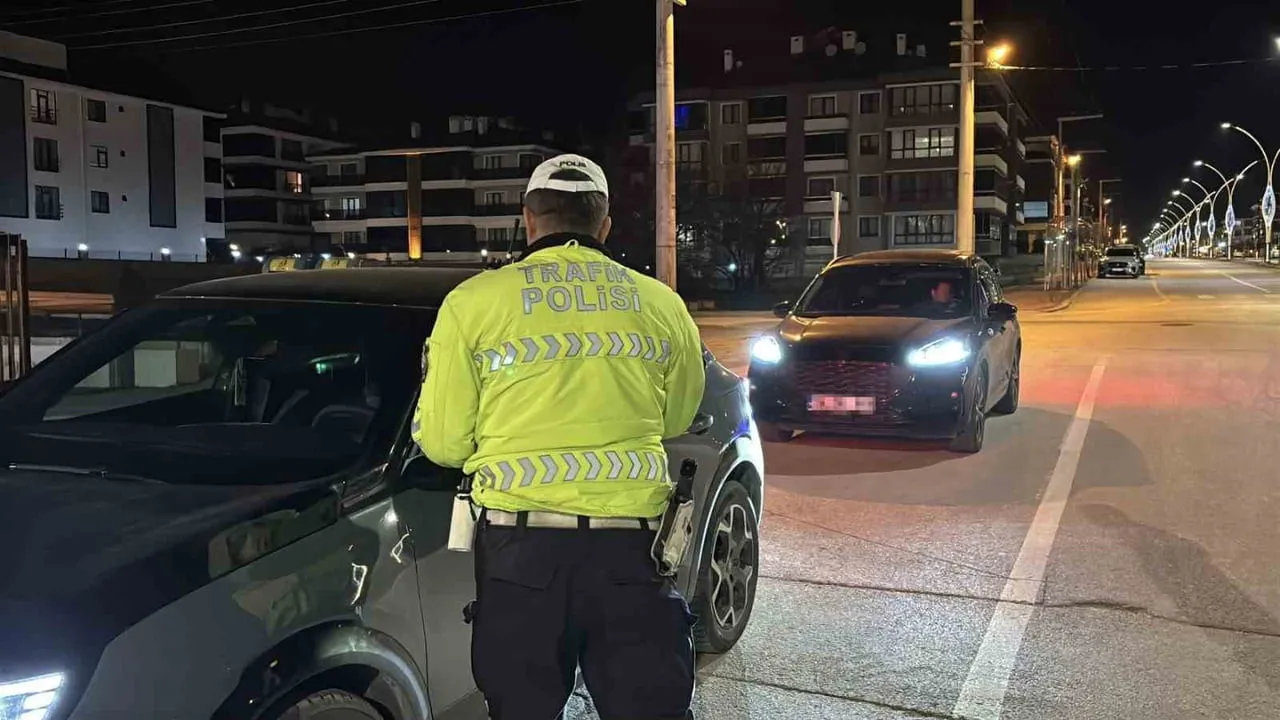 ZONGULDAK'TA TRAFİK GÜVENLİĞİNİ ARTIRMAK VE KAZALARI EN AZA İNDİRMEK AMACIYLA EMNİYET VE JANDARMA...