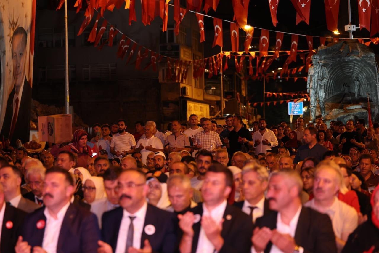 ZONGULDAK’TA 15 TEMMUZ DEMOKRASİ VE MİLLİ BİRLİK GÜNÜ DOLAYISIYLA MADENCİ ANITI ÖNÜNDE ANMA...