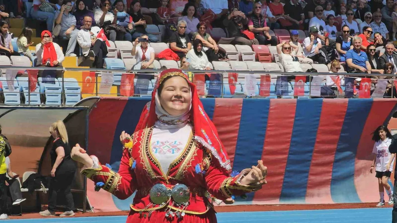 ZONGULDAK’TA 19 MAYIS ATATÜRK’Ü ANMA, GENÇLİK VE SPOR BAYRAMI COŞKUSU, 107 METRELİK DEV TÜRK...