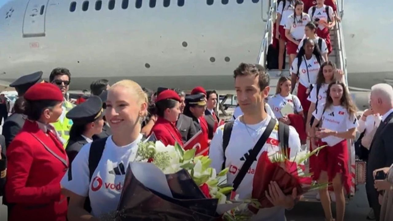 milletler-ligi-sampiyonu-filenin-sultanlari-yurda-dondu.jpg