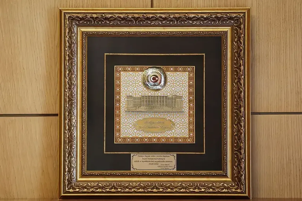 bahceliden-kurtulmusa-hediye