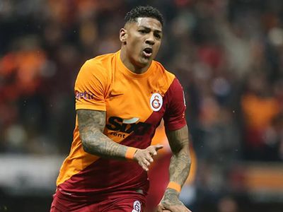 Galatasaray'ın yıldız isimlerinden Patrick Van Aanholt'un Fatih Terim'in görevden ayrılması hakkında söylediği sözler büyük ses getirdi