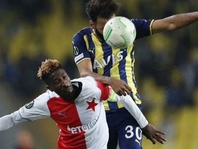 Fenerbahçe Çekya ekibi Slavia Prag formasını terleten Peter Olayinka'yı transfer listesine ekledi!