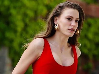 Serenay Sarıkaya'dan ödül törenine damga vuran sözler: Eski sevgilime seslenirken...