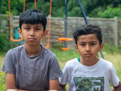 İngiltere'de büyük bir rezillik yaşandı! Okul yönetimi Müslüman çocuklara domuz eti yedirdi