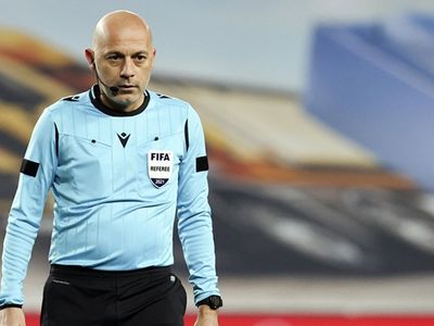 Cüneyt Çakır kimdir, kaç yaşında, nereli? Hakem Cüneyt Çakır hangi takımlı asıl mesleği nedir? Cüneyt Çakır'ın biyografisi ve hayatı