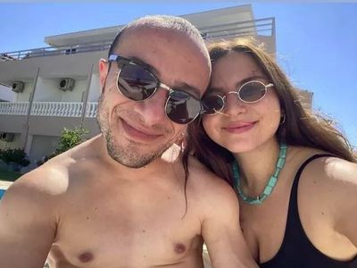 Hamza Yazıcı Sevgilisi Şenay Forbes'la Tatilde!