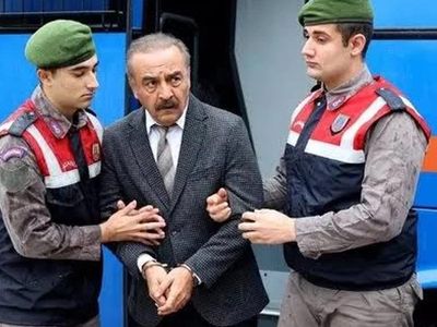 Ünlü oyuncu Kubilay Aka yanlışlıkla İnci Taneleri'nin senaryosunu ifşa etti: Yılmaz Erdoğan'ı kızdıran anlar...