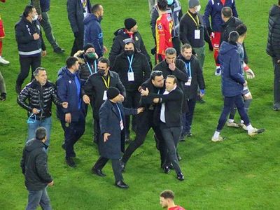 Yeni Malatyaspor - Kayserispor Maçından Sonra Adil Gevrek Hüseyin Göçek'e Saldırdı!